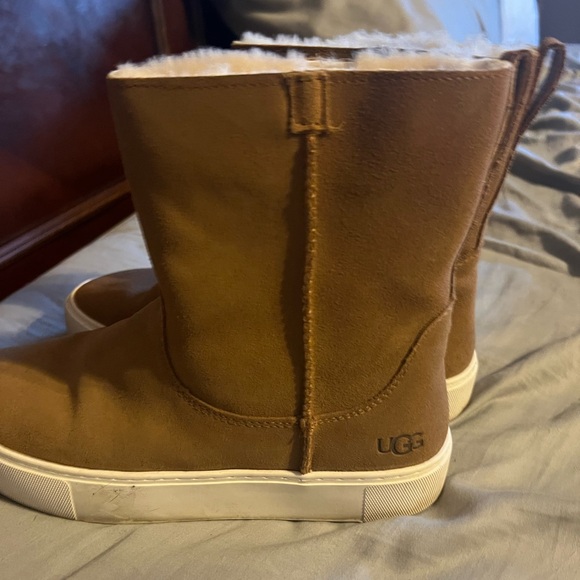 8.5 Ugg Boots - Picture 5 of 7